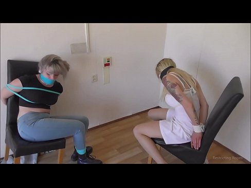 ❤️ Süchtig / gefesselt und geknebelt / Jungfrau in Nöten ️❌ Fucking video bei uns de.virtsextor.ru ☑
