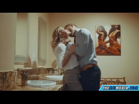 ❤️ Wenn eine vollbusige Blondine dich in einer öffentlichen Toilette verführt ️❌ Fucking video bei uns de.virtsextor.ru ☑